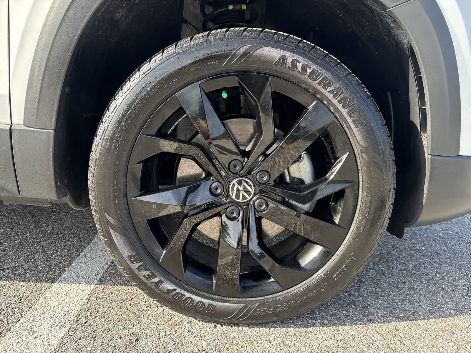 Certified 2024 Volkswagen Taos SE w/ Panoramic Sunroof Package FWD image 12