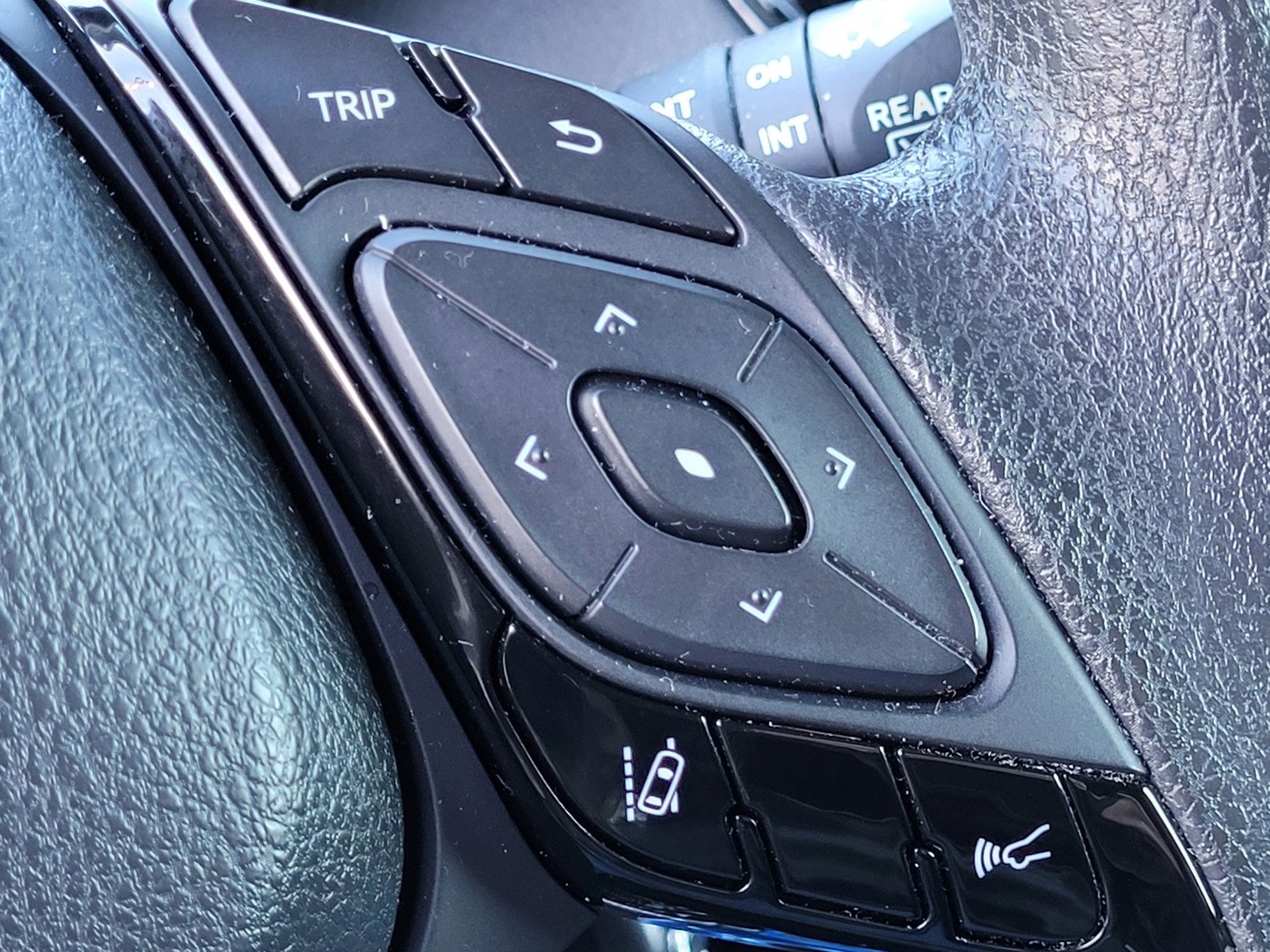 Used 2021 Toyota C-HR LE image 29