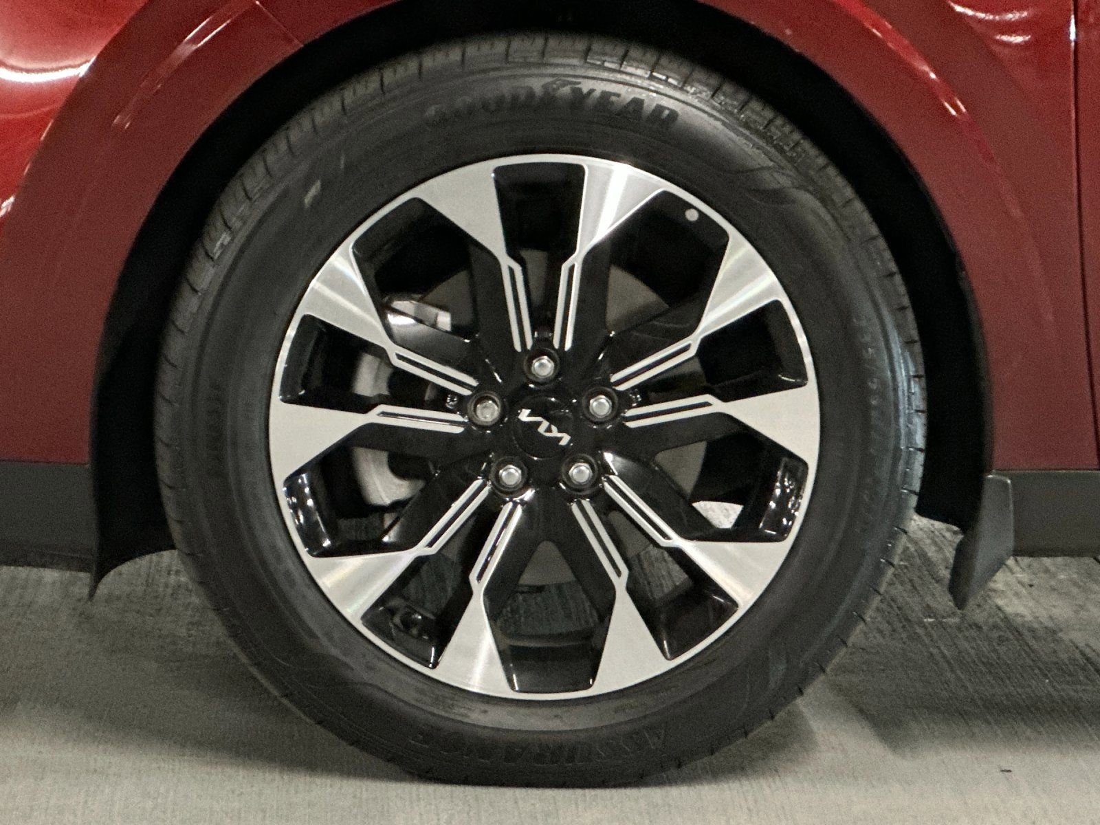 Certified 2024 Kia Carnival EX image 37