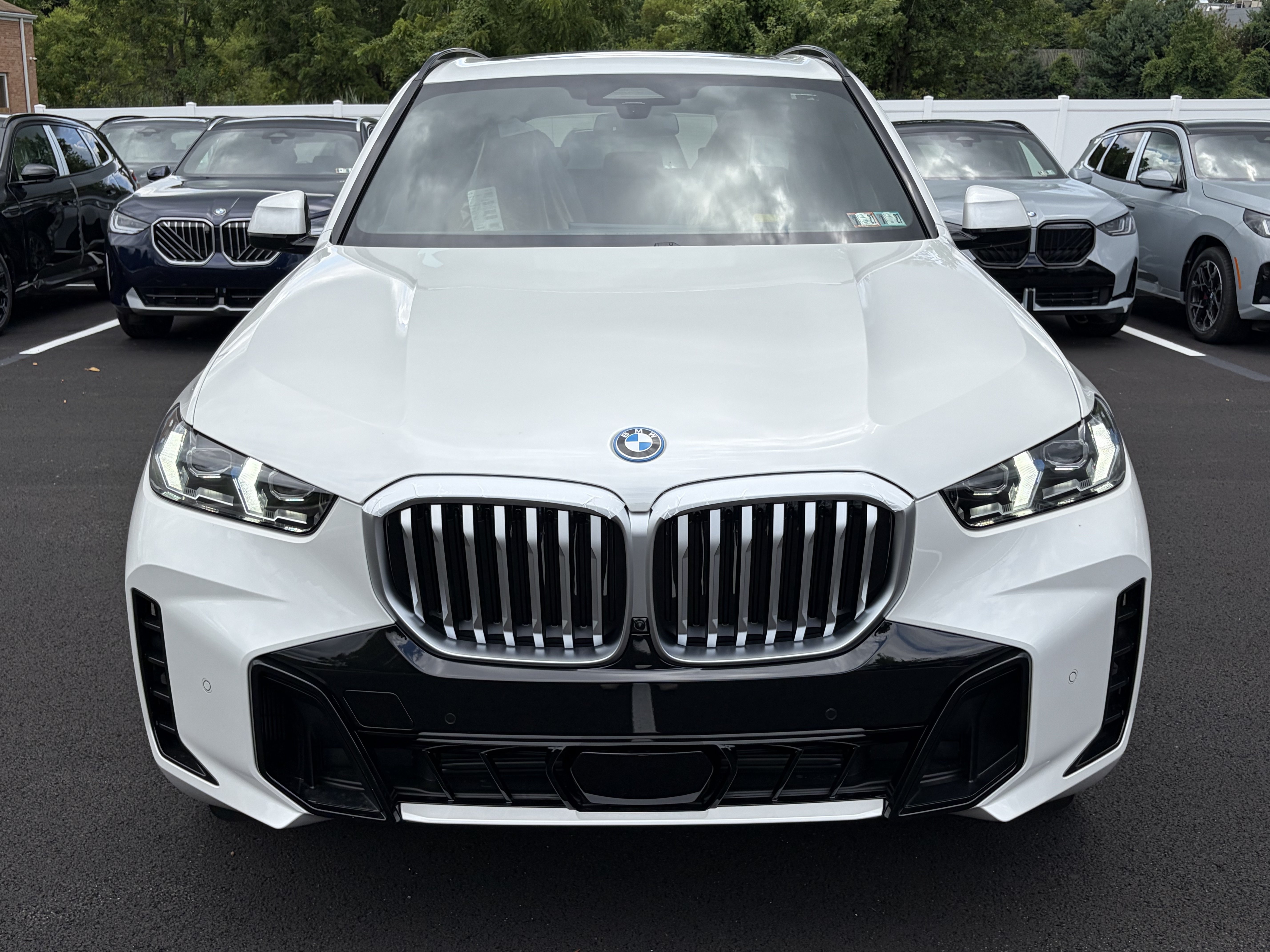 New 2026 BMW X5 xDrive50e w/ M Sport Package AWD/4WD image 2
