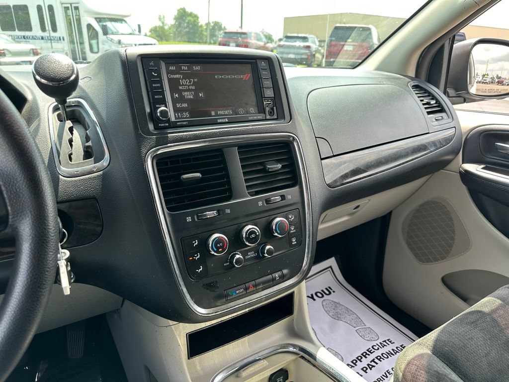 Used 2016 Dodge Grand Caravan SXT FWD image 26