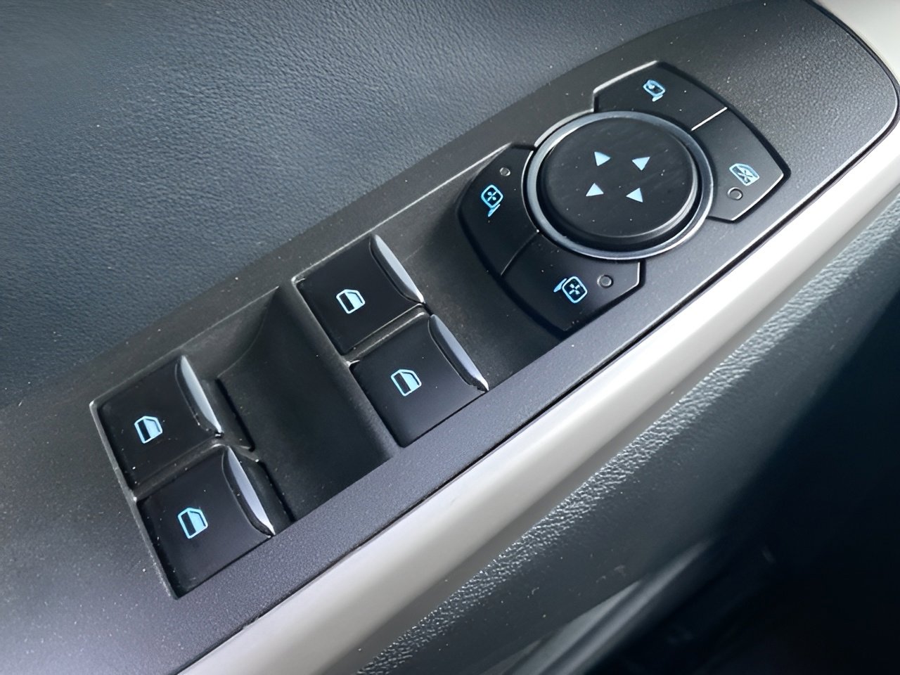 Certified 2023 Ford Explorer XLT w/ Equipment Group 202A image 20