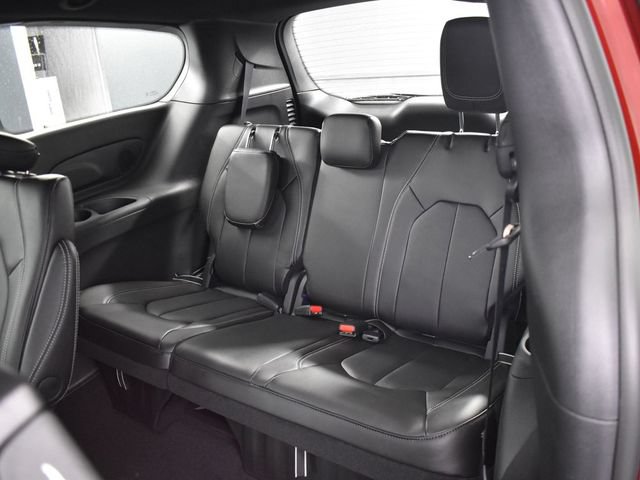 New 2026 Chrysler Pacifica Select AWD/4WD image 31