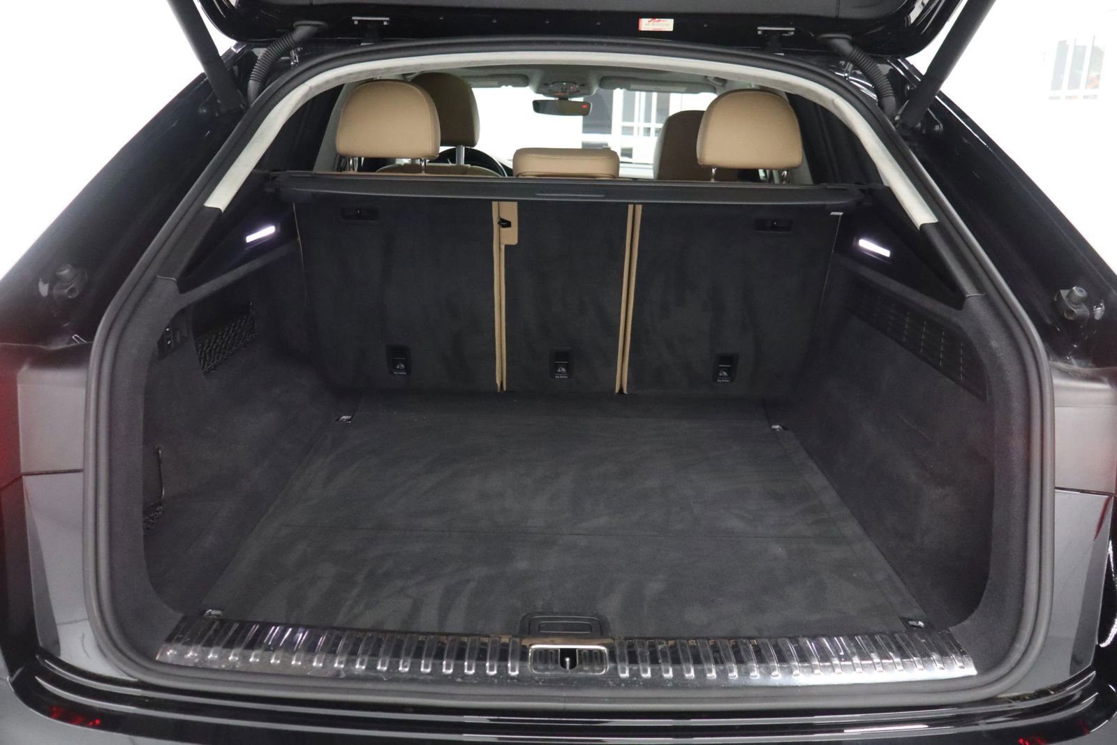 Used 2020 Audi Q8 Prestige w/ Prestige Package AWD/4WD image 8