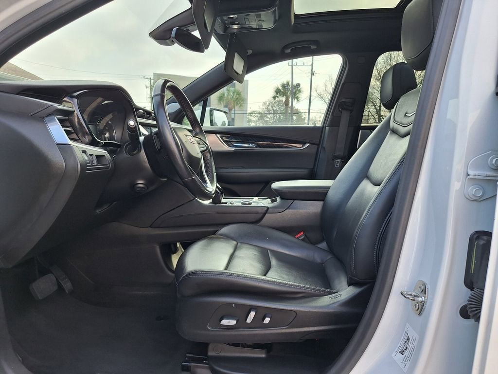 Used 2023 Cadillac XT6 Premium Luxury image 13