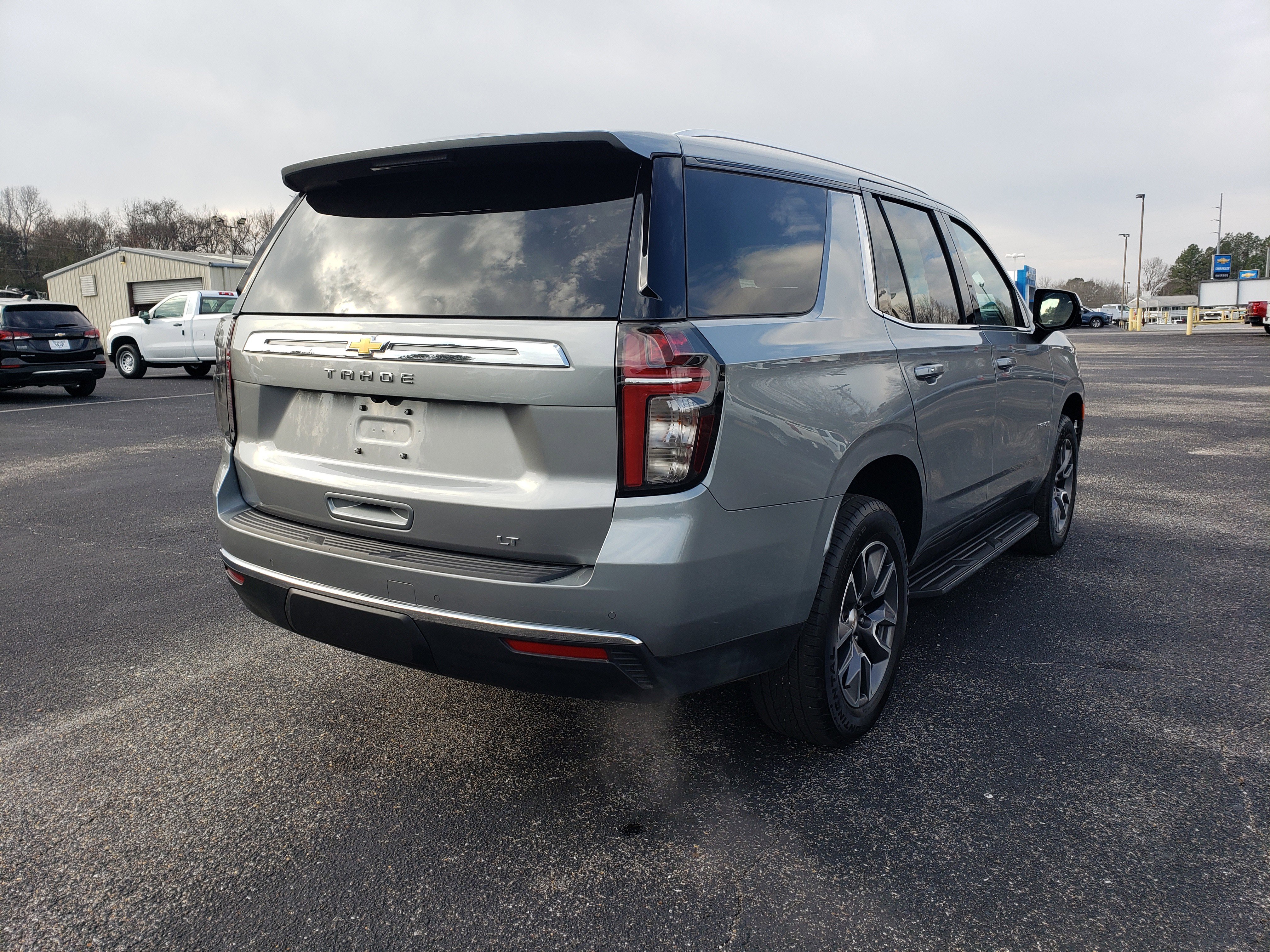 Used 2024 Chevrolet Tahoe LT w/ Luxury Package image 3