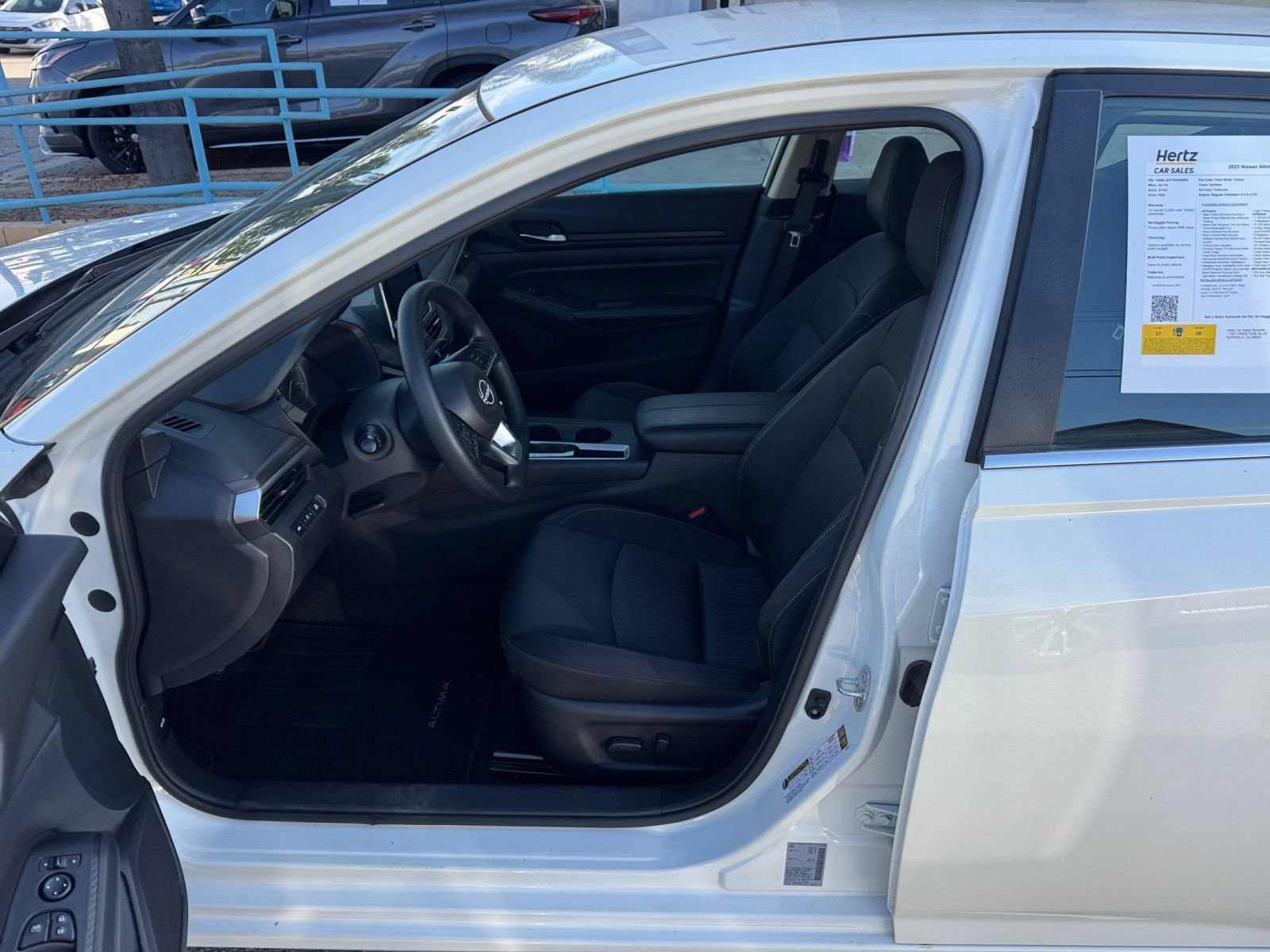 Used 2025 Nissan Altima 2.5 SV FWD image 27