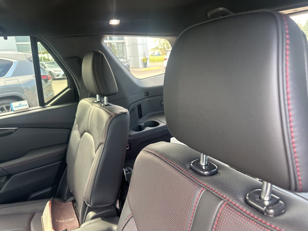 Used 2025 Honda Pilot Black Edition image 36