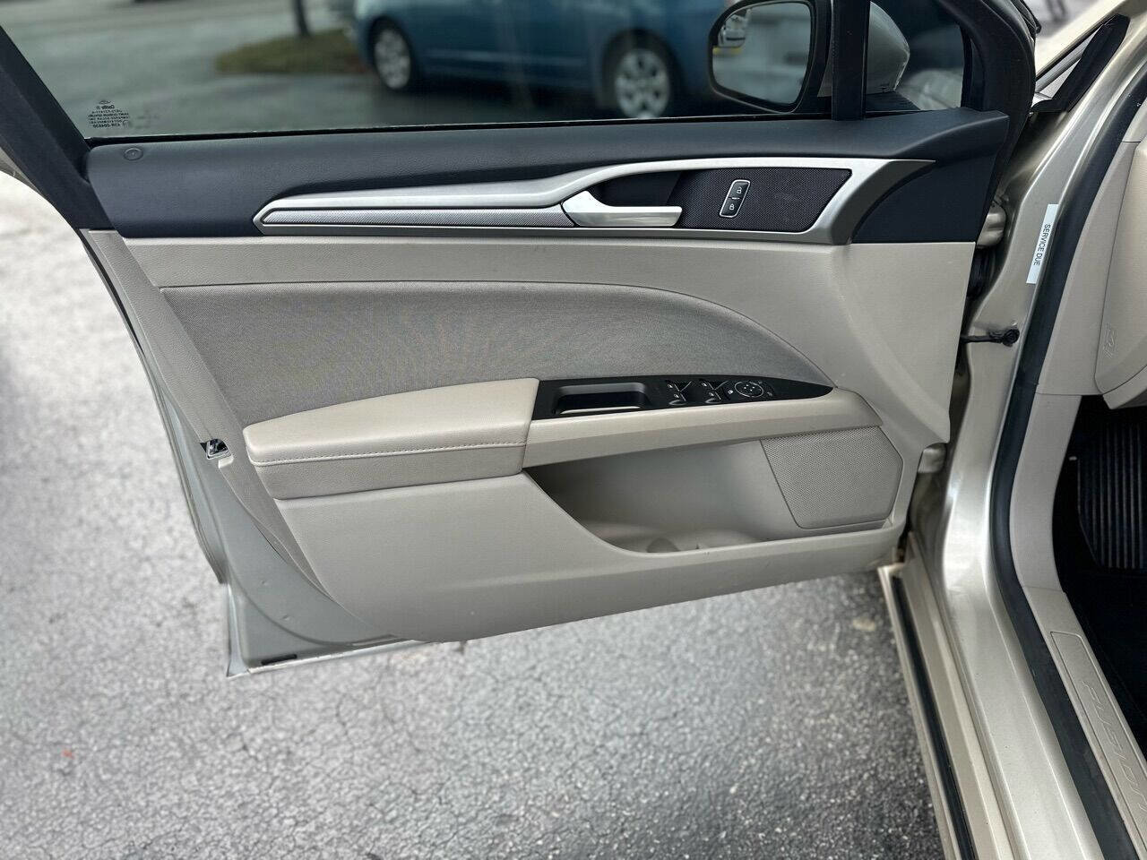 Used 2017 Ford Fusion SE image 13