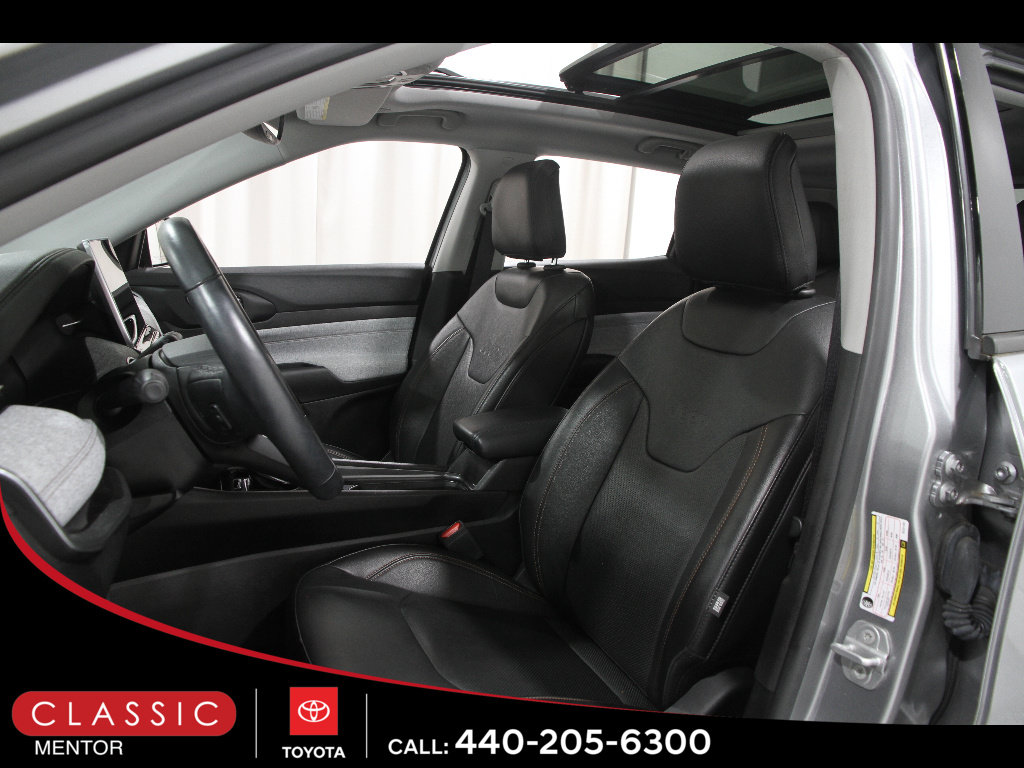 Used 2022 Jeep Compass Latitude w/ Sun and Sound Group AWD/4WD image 5