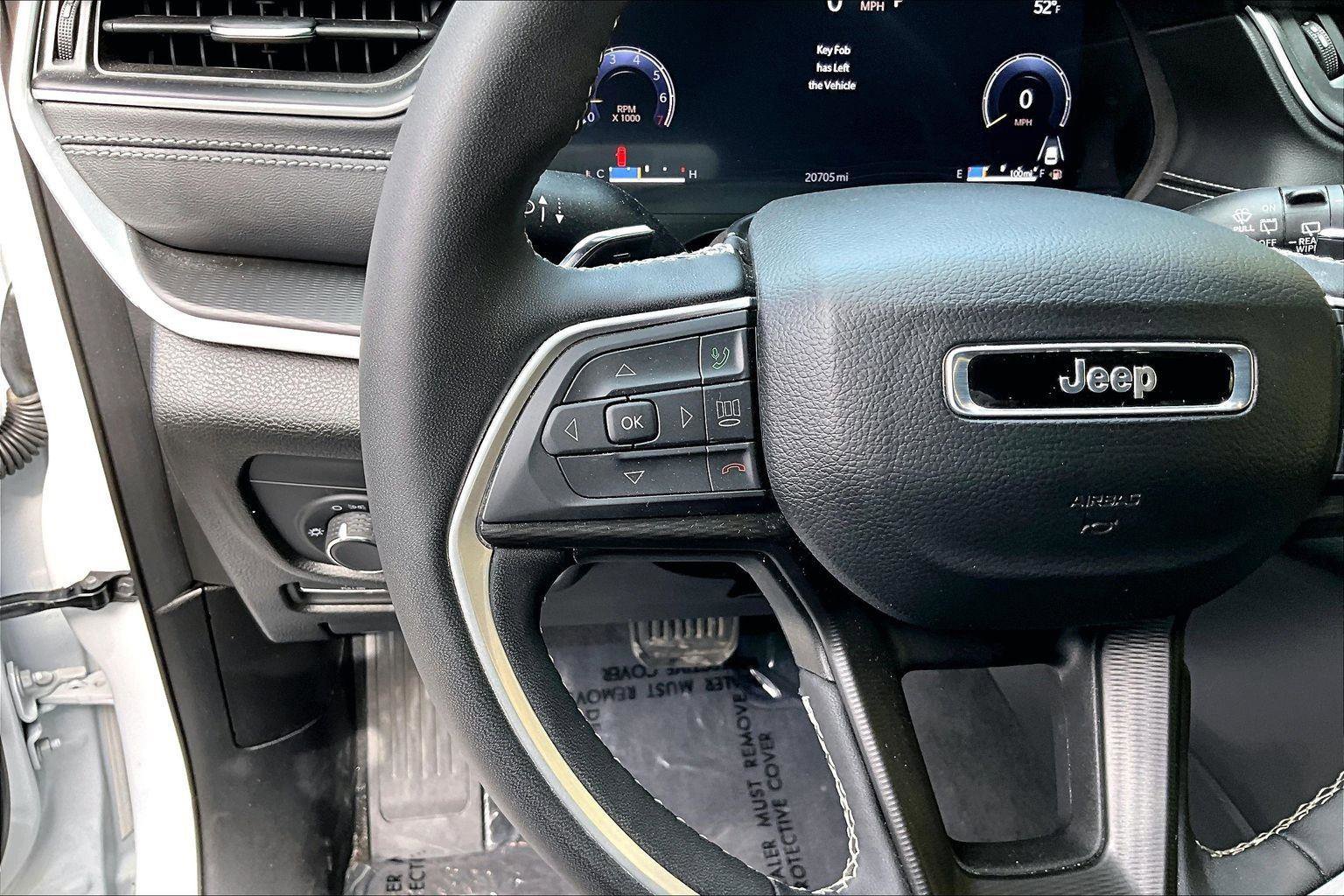 Certified 2025 Jeep Grand Cherokee Laredo X w/ Luxury Tech Group I AWD/4WD image 18