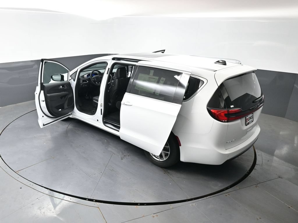 New 2027 Chrysler Pacifica Select w/ Family Tech Group FWD image 49