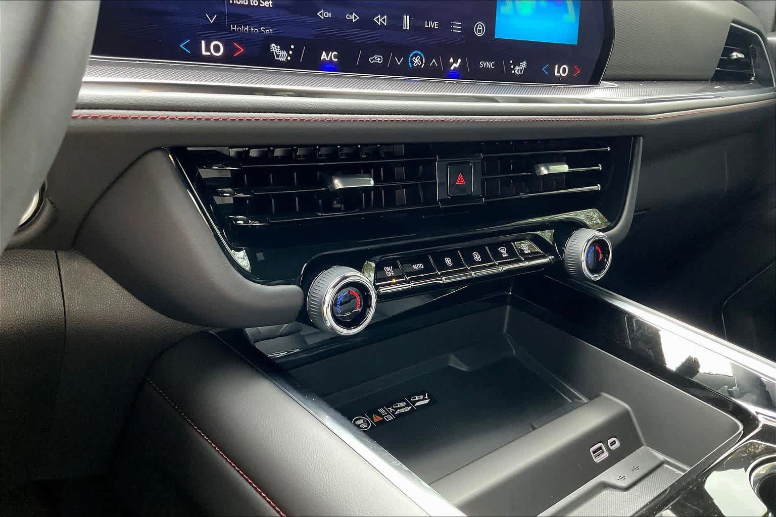 Certified 2025 Chevrolet Suburban RST image 32