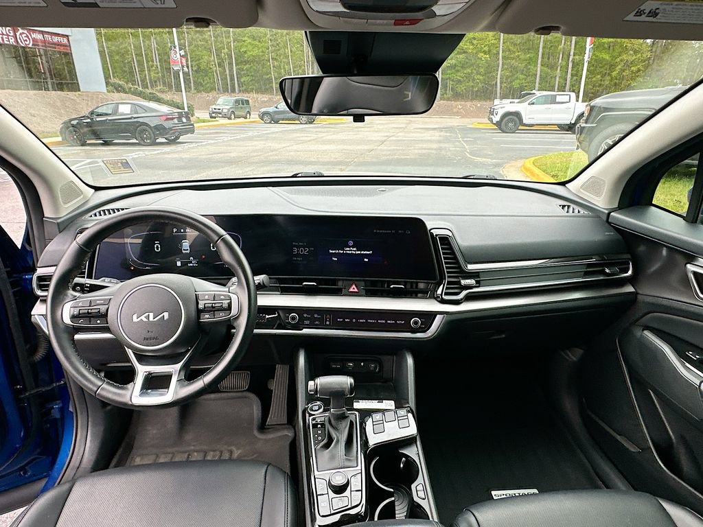 Used 2023 Kia Sportage EX image 3