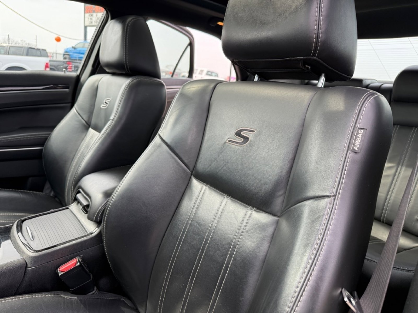 Used 2018 Chrysler 300 S w/ 300S Premium Group image 27