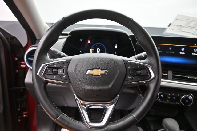 Used 2024 Chevrolet Trax LT w/ Sunroof Package FWD image 25