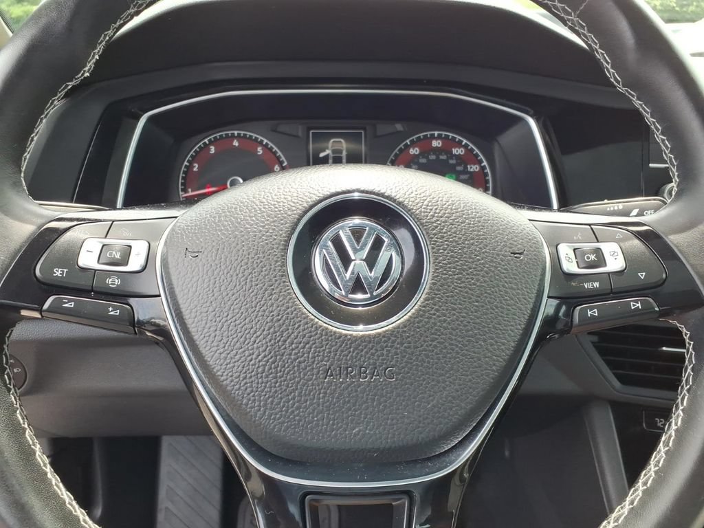 Used 2021 Volkswagen Jetta R-Line w/ R-Line Cold Weather Package FWD image 5
