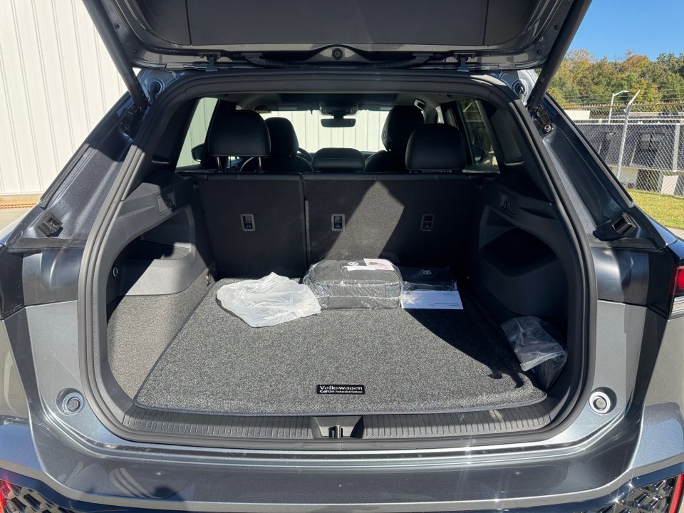 New 2026 Volkswagen Tiguan SE R-Line image 15