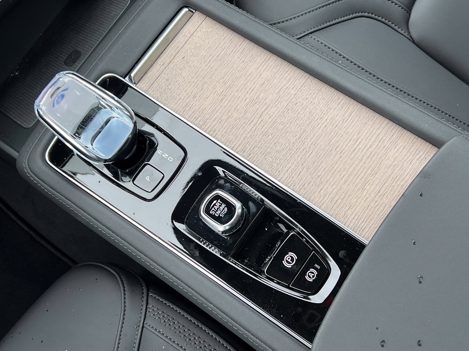 New 2026 Volvo XC90 T8 Plus w/ Protection Package Premier AWD/4WD image 24