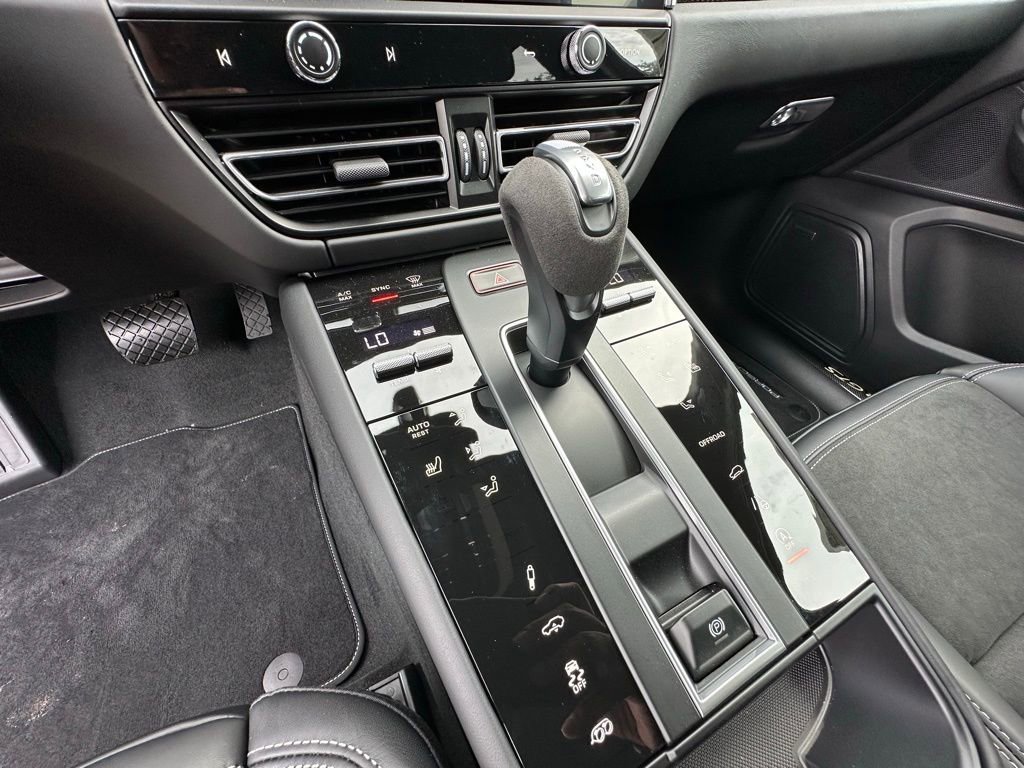 Used 2025 Porsche Macan GTS image 24