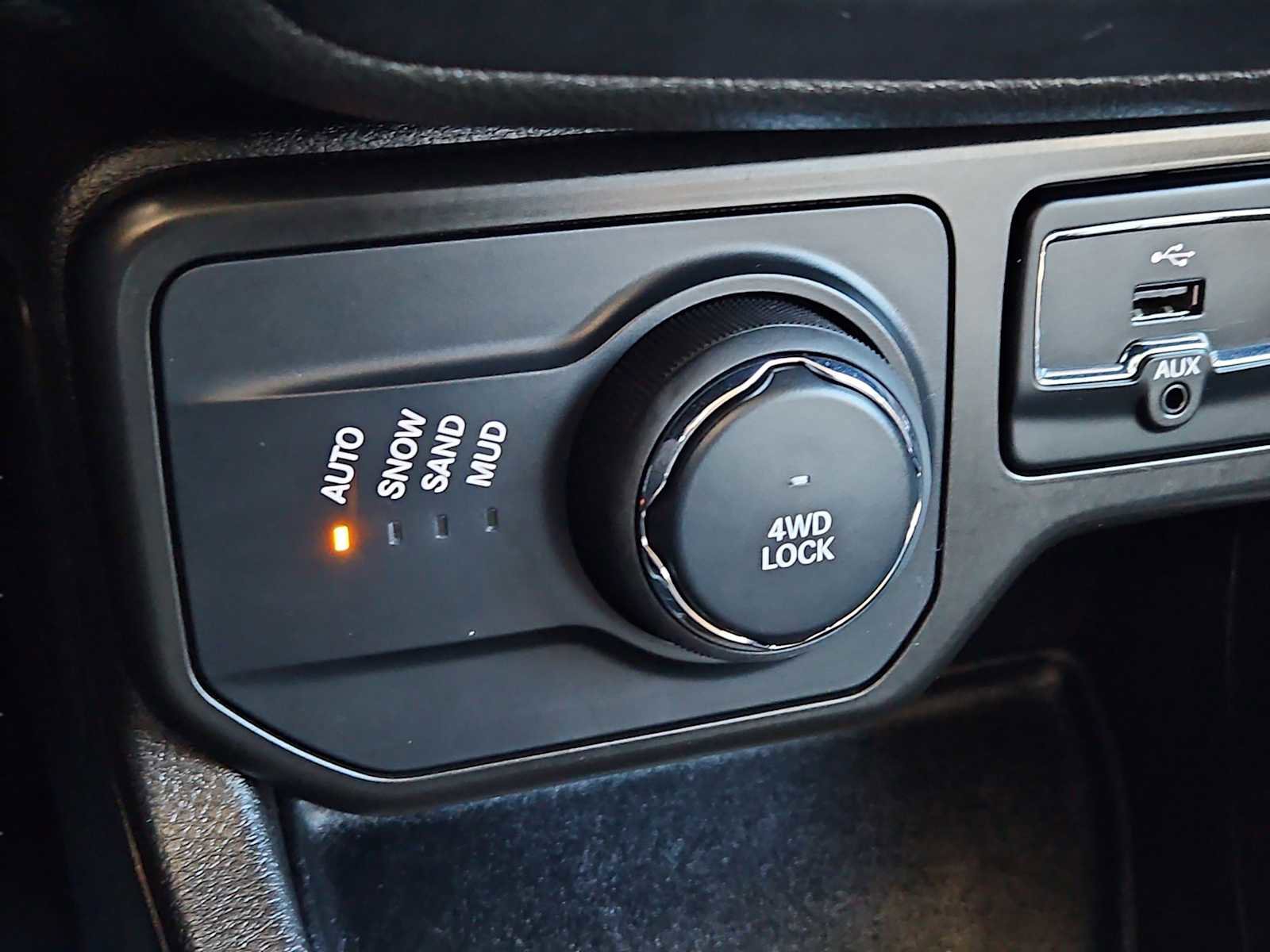 Used 2022 Jeep Renegade Latitude w/ Convenience Group AWD/4WD image 17