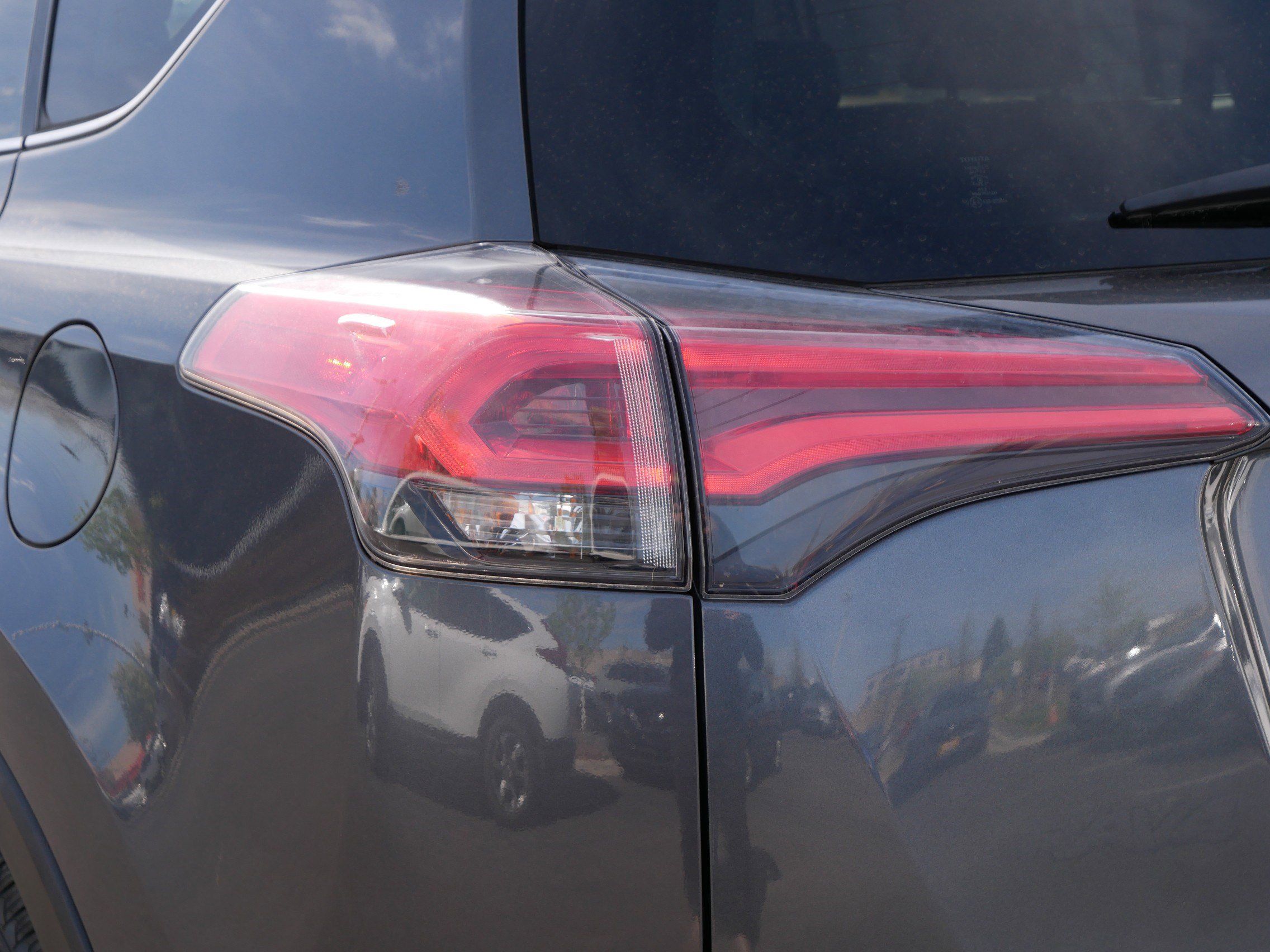 Used 2018 Toyota RAV4 Limited w/ Advanced Technology Package AWD/4WD image 17