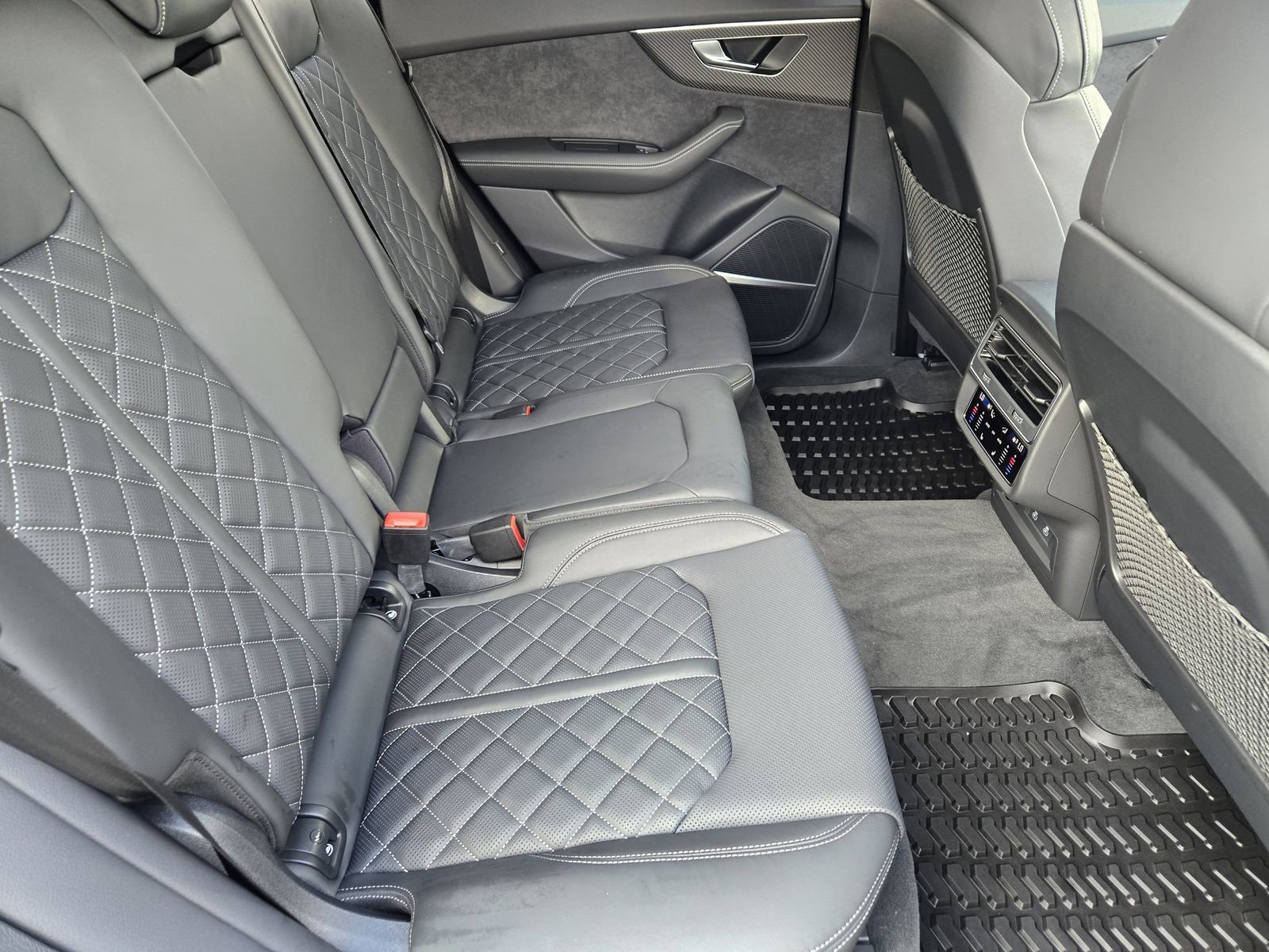 Used 2025 Audi SQ8 Prestige AWD/4WD image 29