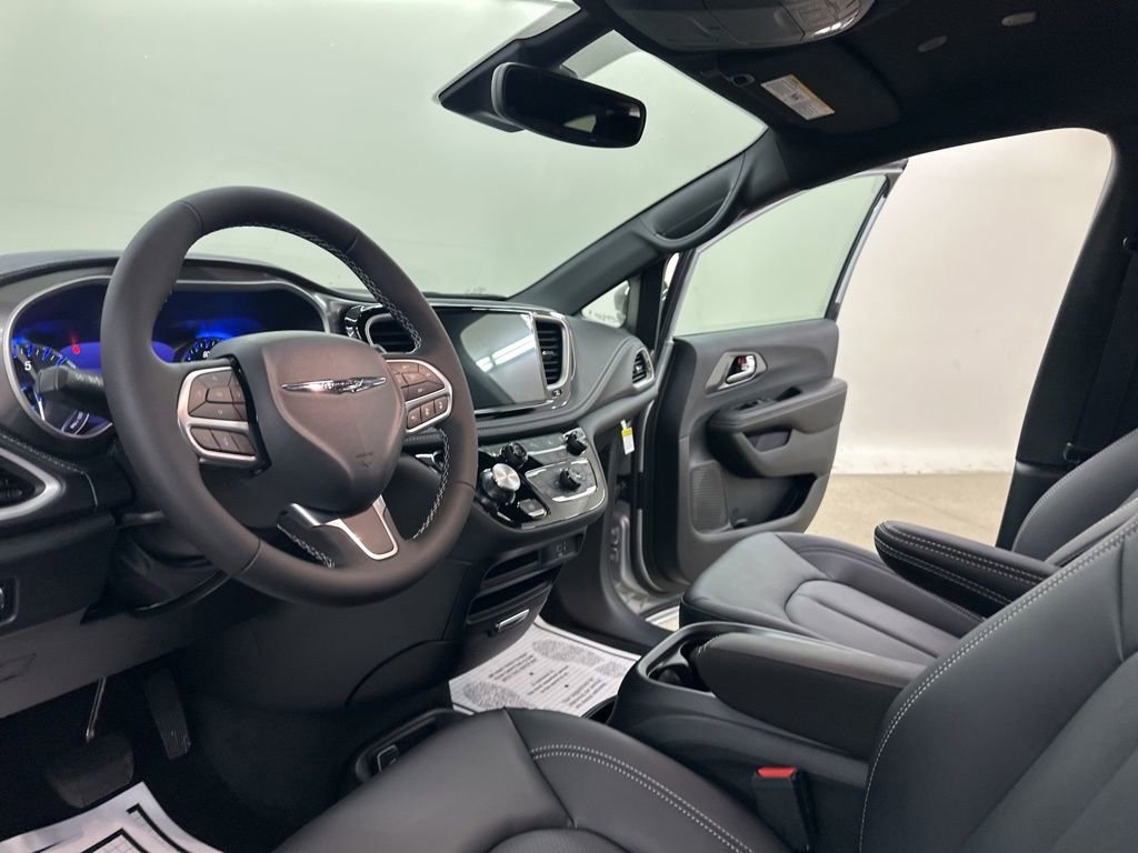 New 2026 Chrysler Pacifica Select image 29
