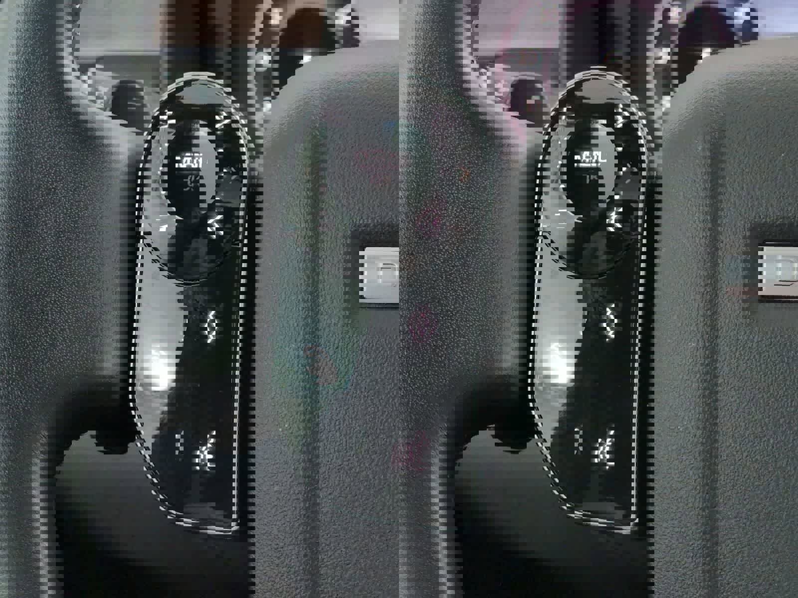 Used 2020 Land Rover Discovery HSE image 24