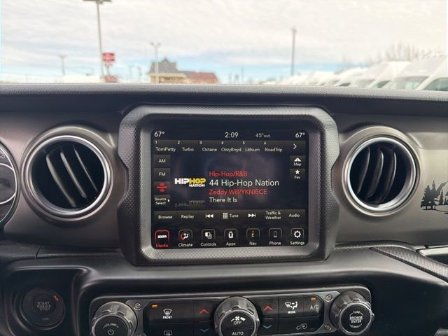 Used 2022 Jeep Gladiator Rubicon w/ LED Lighting Group AWD/4WD image 10