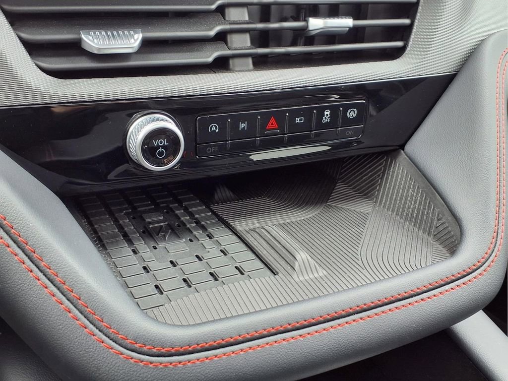 Used 2025 Ford Explorer ST image 9