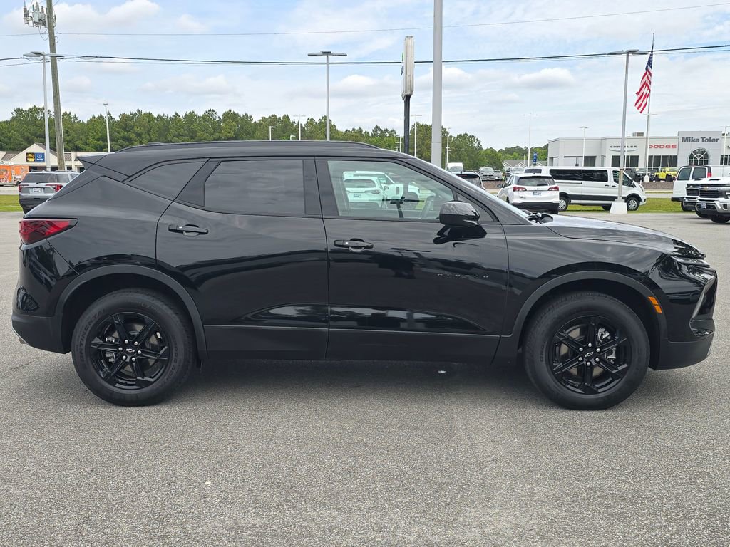 Used 2025 Chevrolet Blazer LT w/ Midnight/Sport Edition FWD image 6