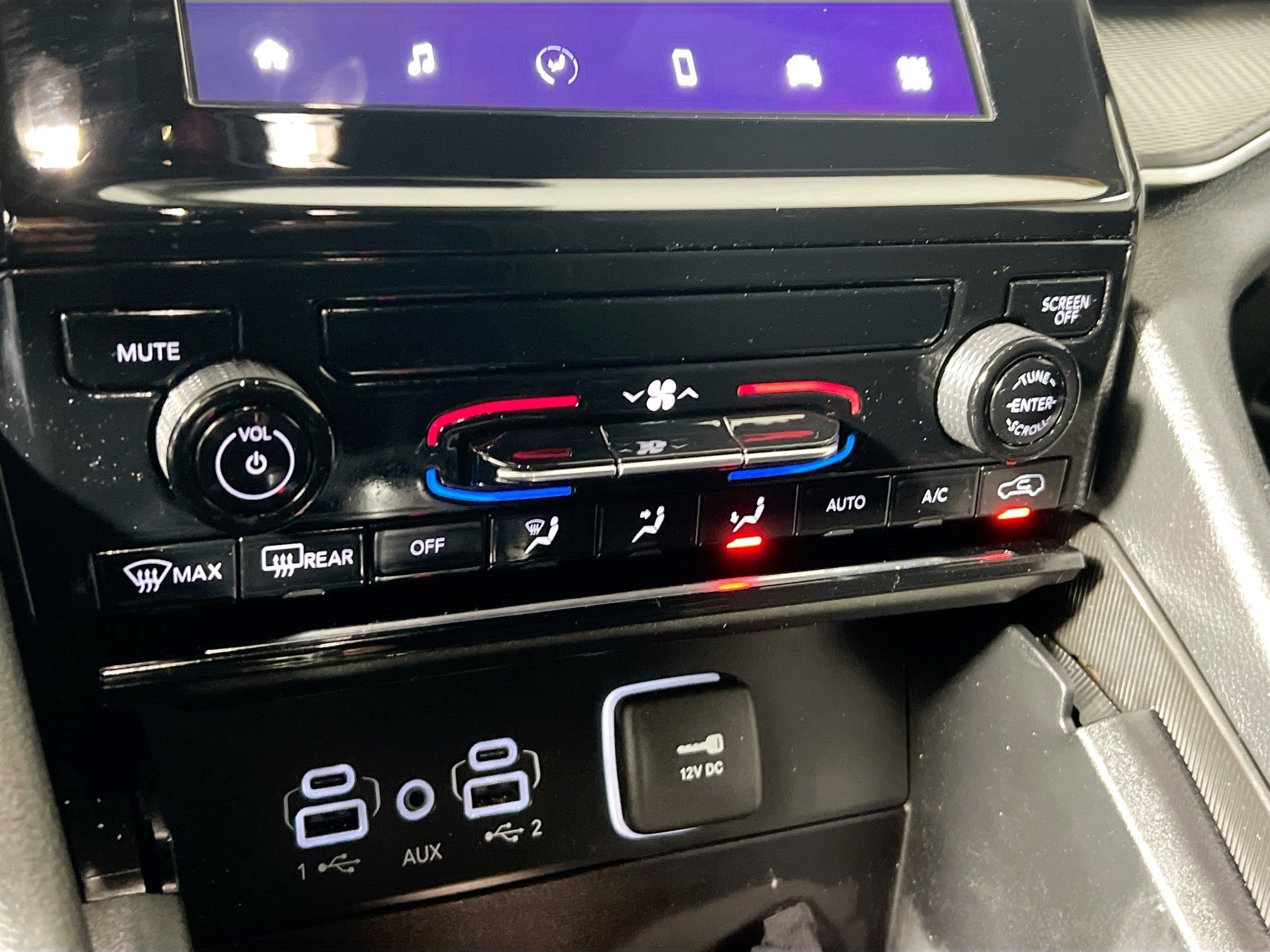 Used 2024 Jeep Grand Cherokee Laredo w/ Trailer Tow Package image 27