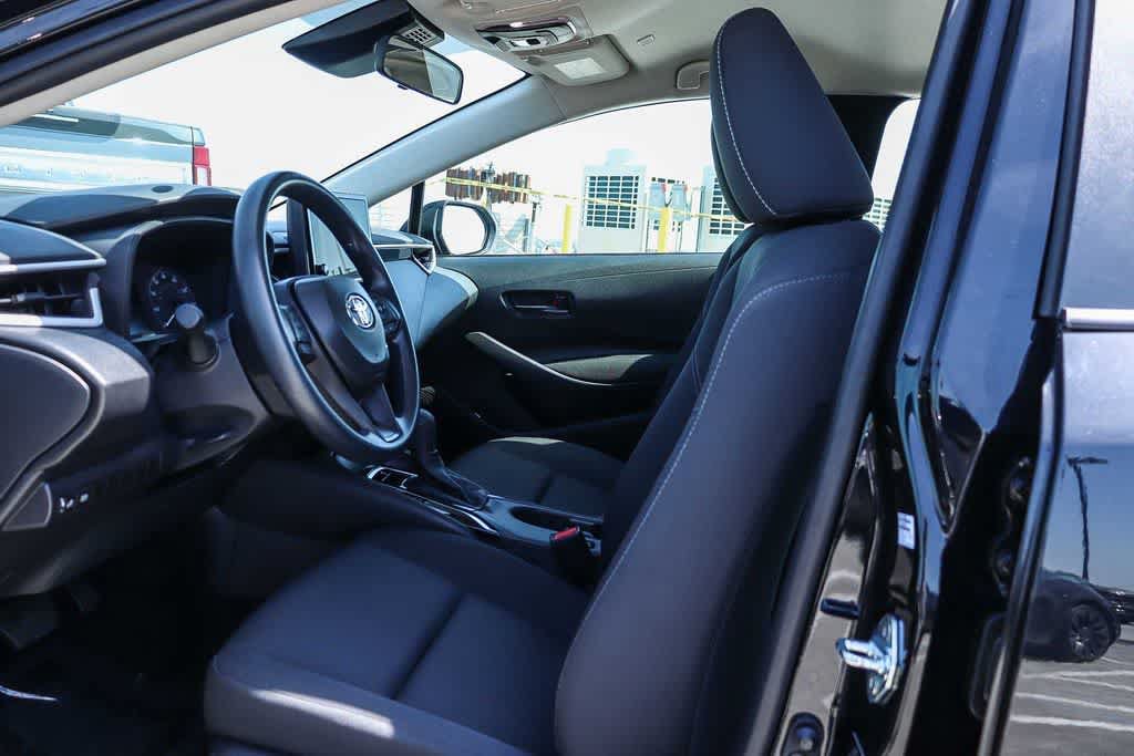 Used 2025 Toyota Corolla LE FWD image 17