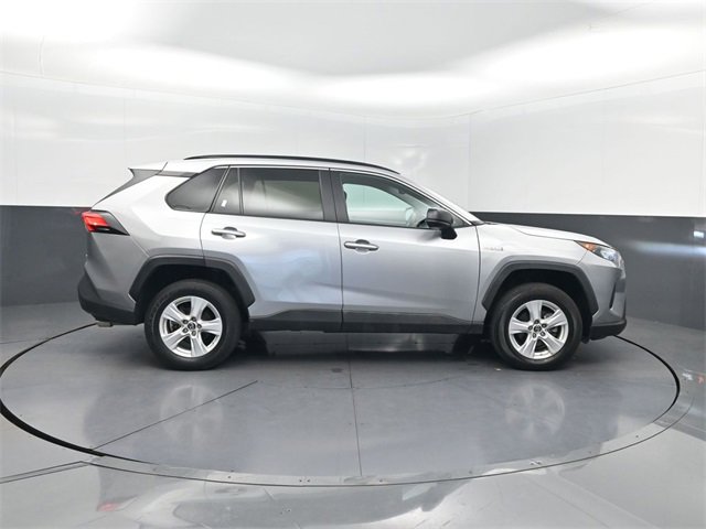 Used 2021 Toyota RAV4 LE image 2