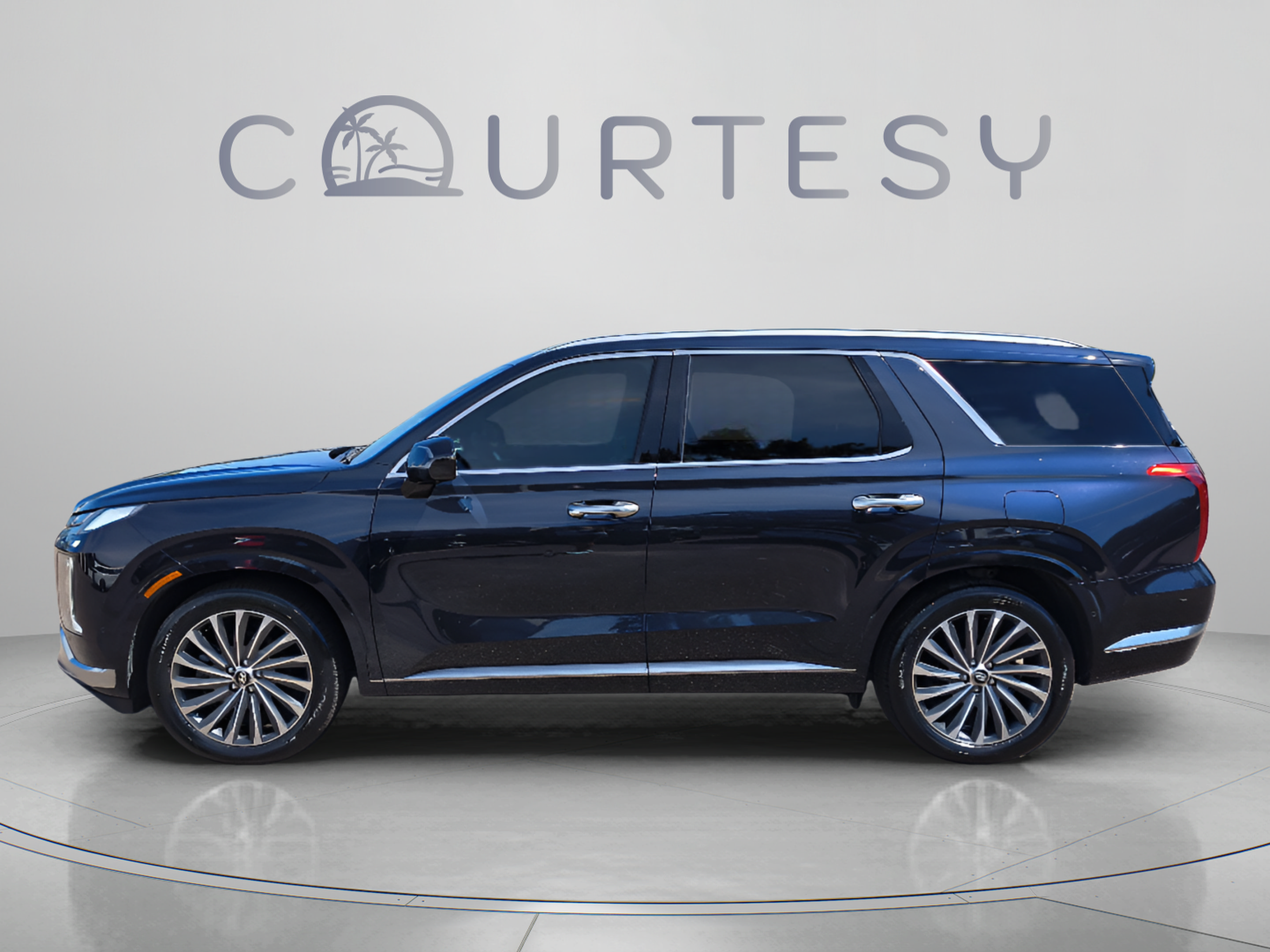 Certified 2024 Hyundai Palisade Calligraphy FWD image 2