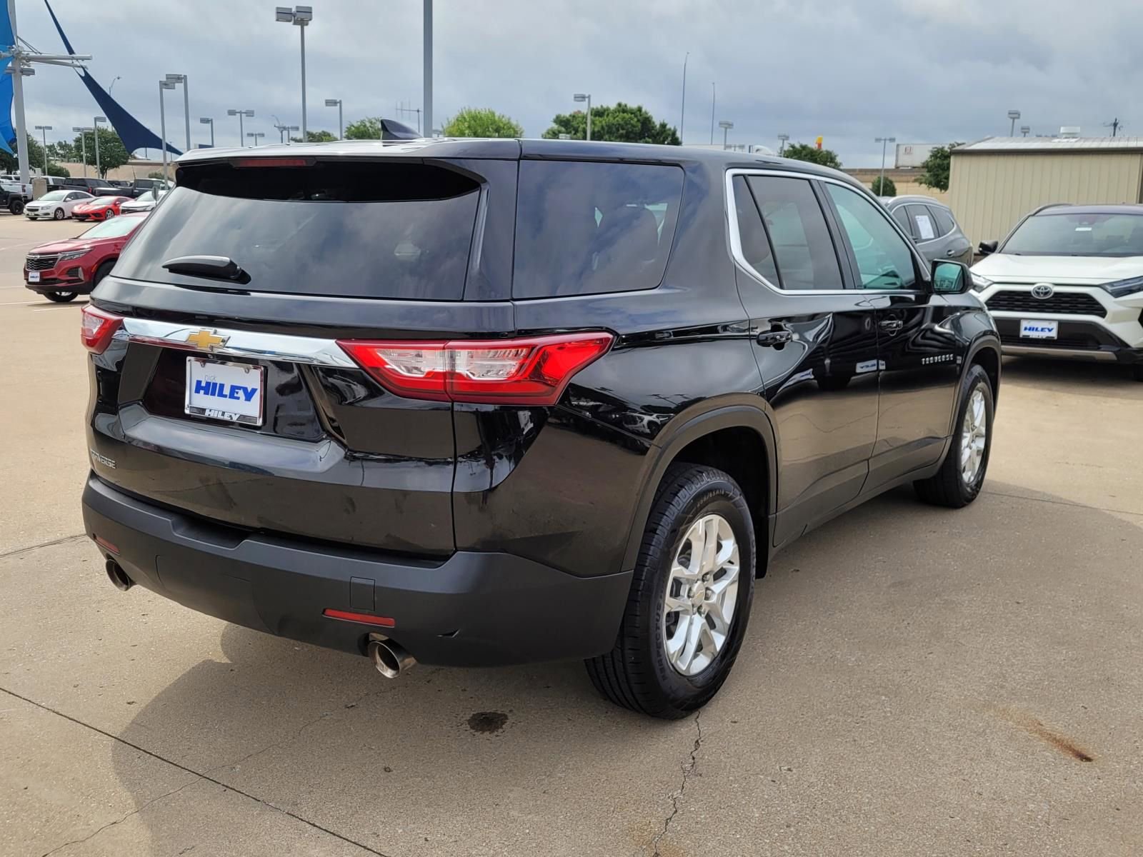 Used 2021 Chevrolet Traverse LS FWD image 4