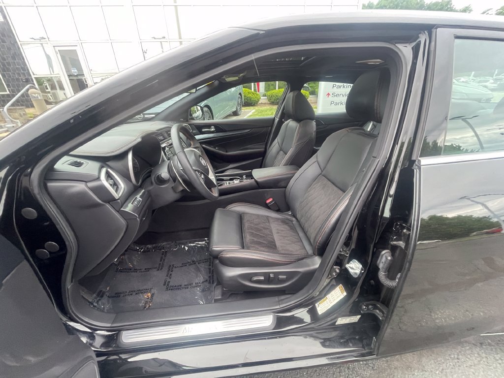Certified 2023 Nissan Maxima SR w/ Sport Mat Group FWD image 15