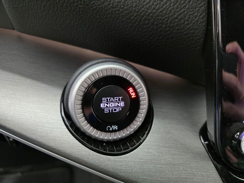 New 2025 Jeep Wagoneer 4WD w/ HD Trailer Tow Package image 19