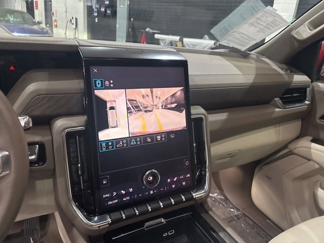 Used 2025 GMC Yukon XL Denali w/ Denali Reserve Package AWD/4WD image 21