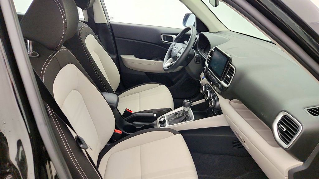 Used 2024 Hyundai Venue SEL image 24