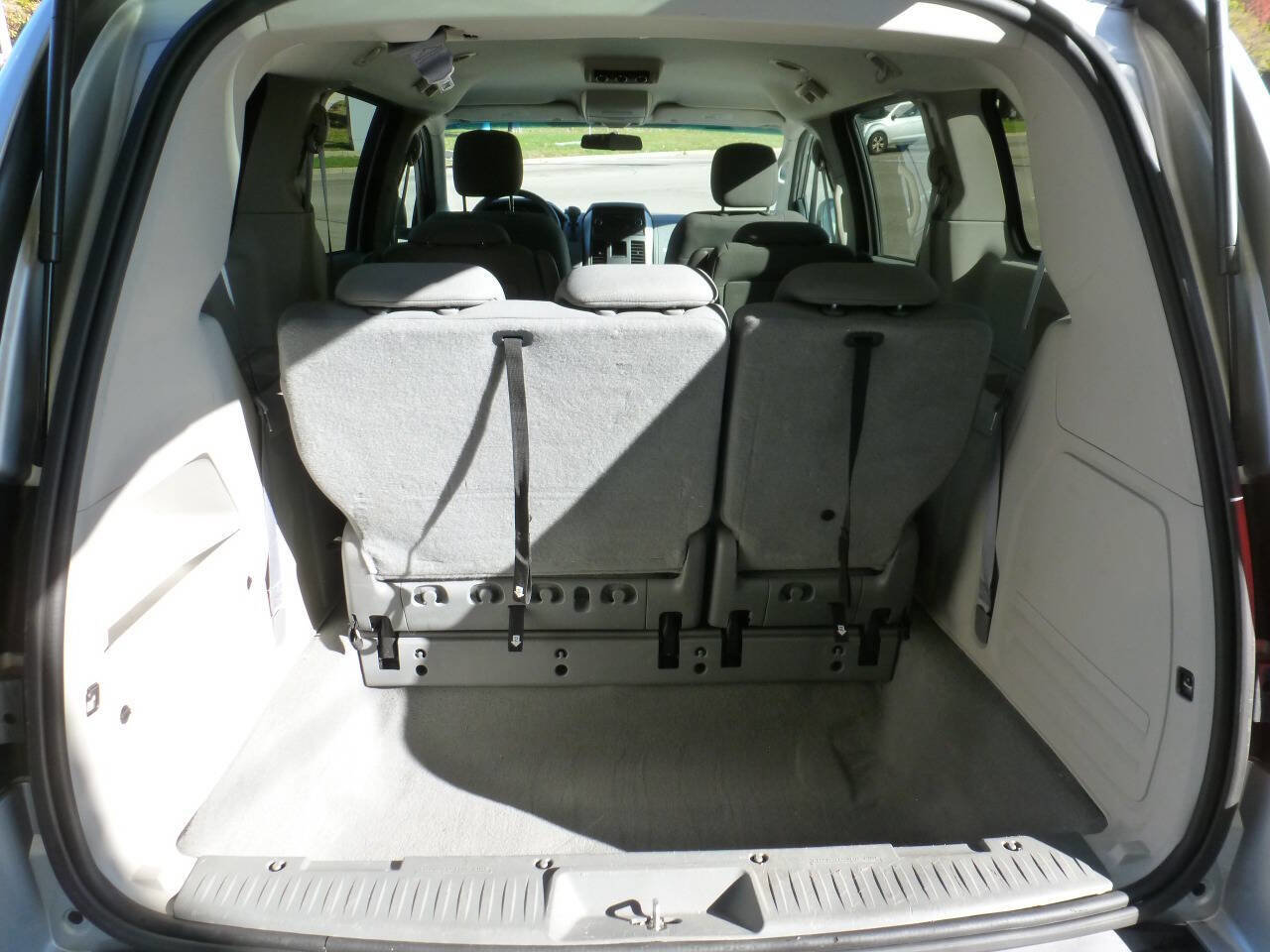 Used 2010 Dodge Grand Caravan SE w/ Climate Group image 12