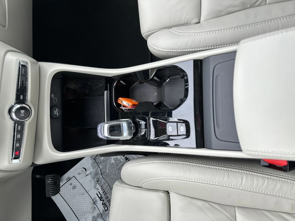 Used 2023 Volvo XC40 B5 Plus w/ Driver Assist Package image 17