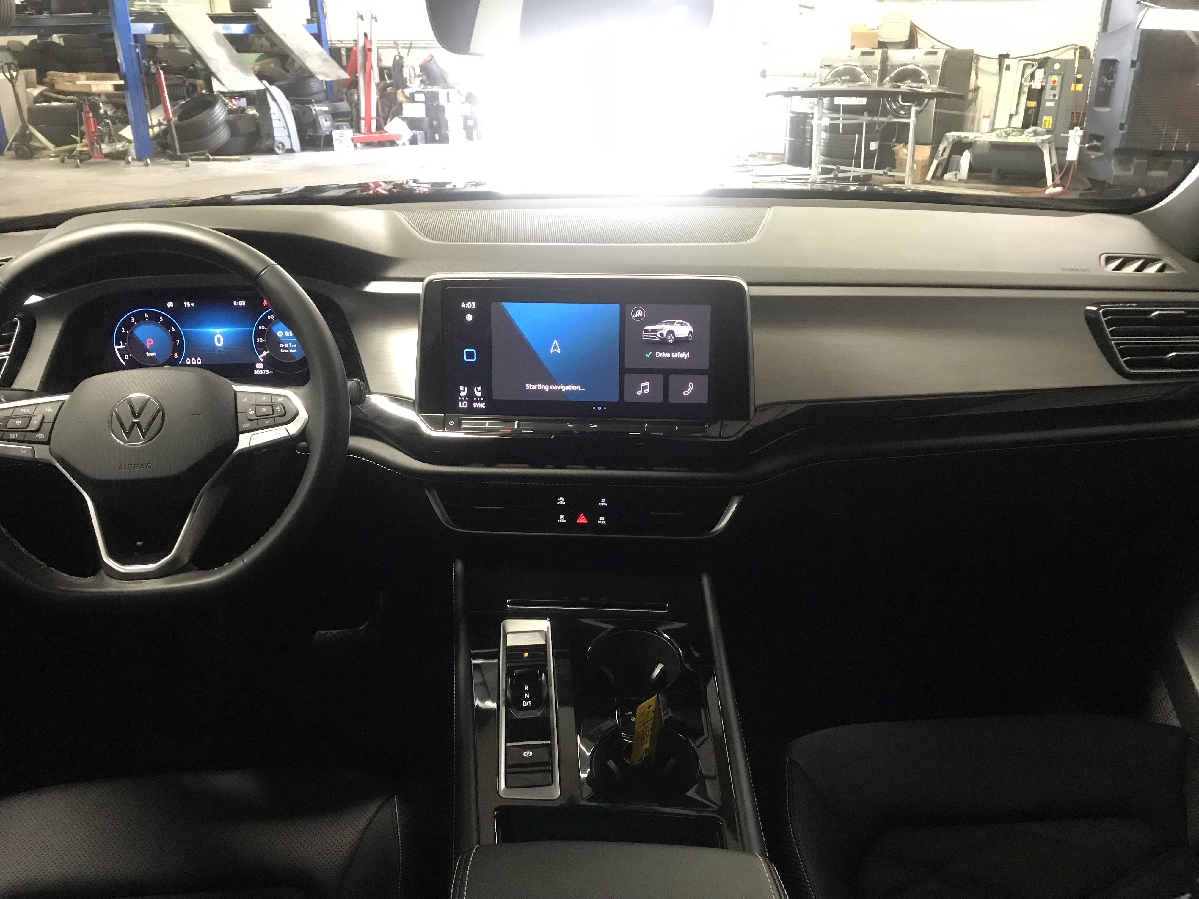 Used 2024 Volkswagen Atlas Cross Sport SE w/ Panoramic Sunroof Package image 17