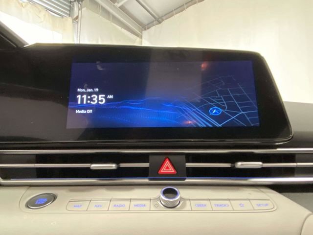 Certified 2025 Hyundai Elantra Limited image 17