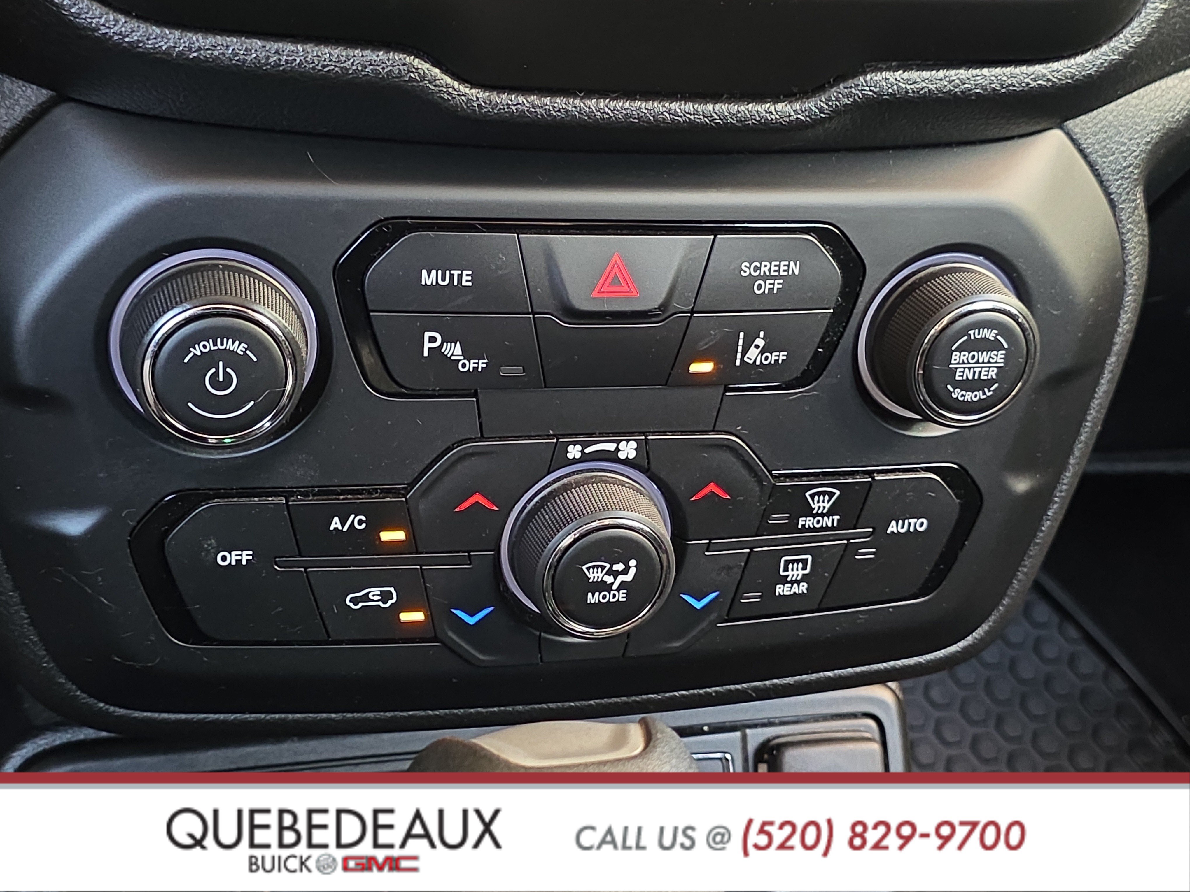 Used 2018 Jeep Renegade Altitude w/ Advanced Technology Group FWD image 16
