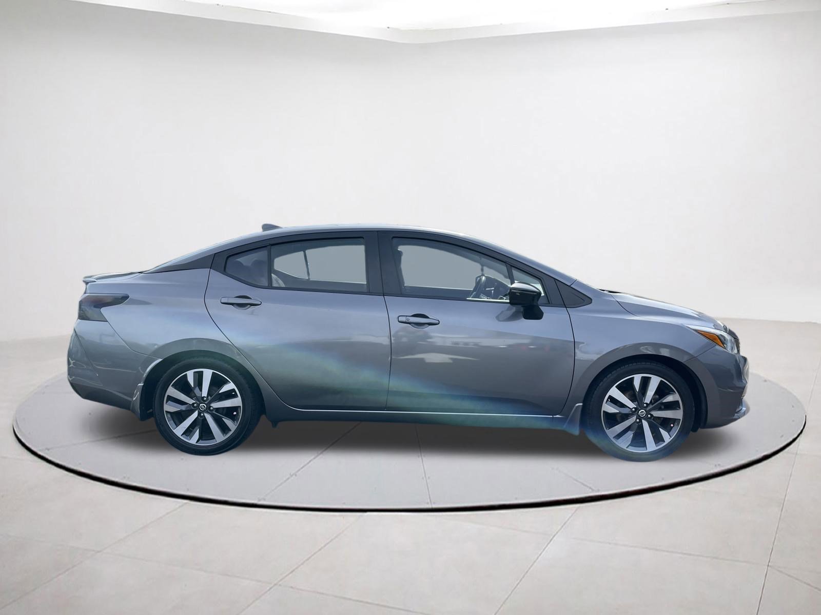 Used 2020 Nissan Versa SR image 6