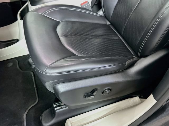 Used 2023 Chrysler Pacifica Touring-L FWD image 20
