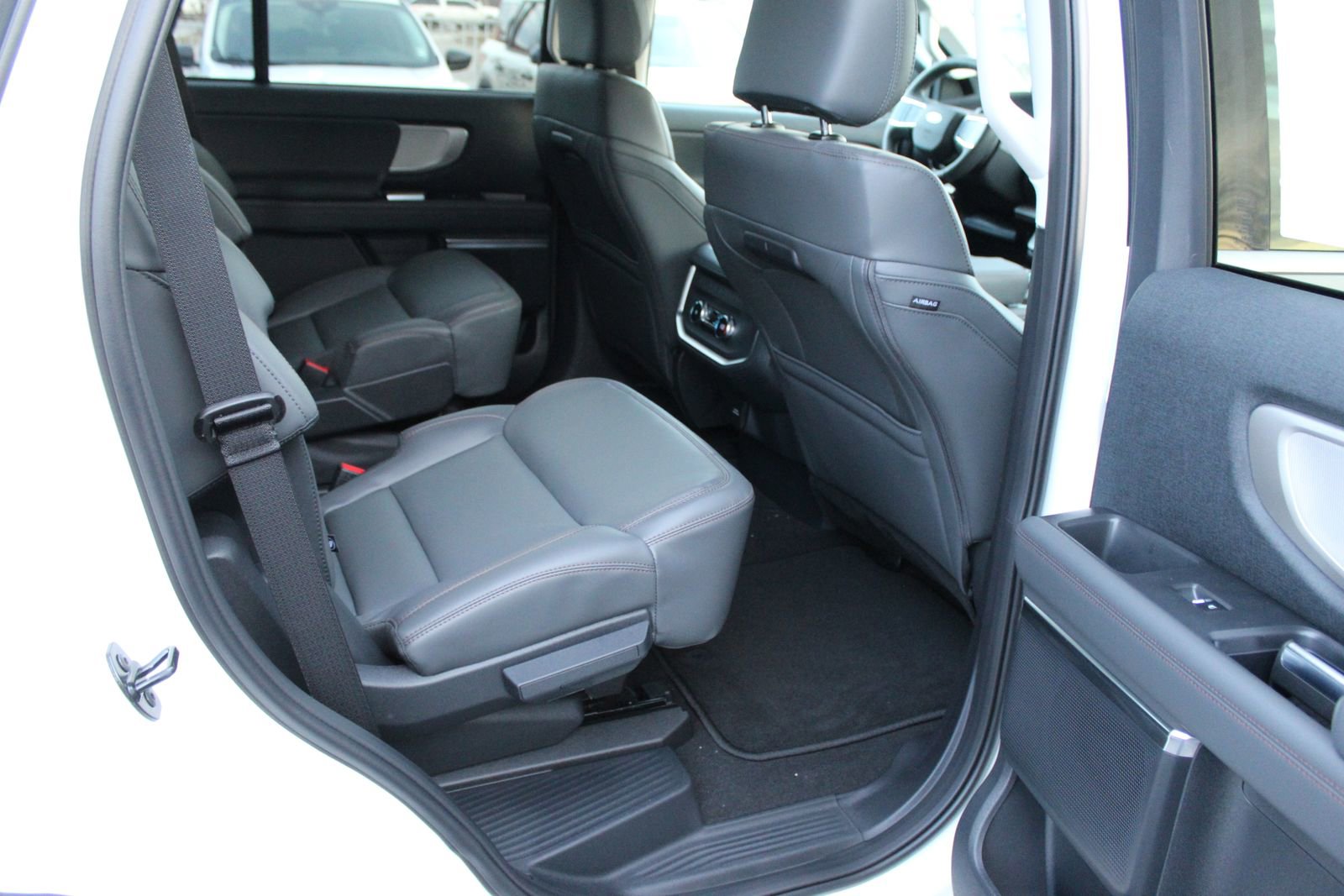 New 2025 Ford Expedition Active image 17