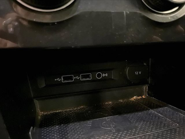 Used 2020 Volkswagen Tiguan SEL AWD/4WD image 32